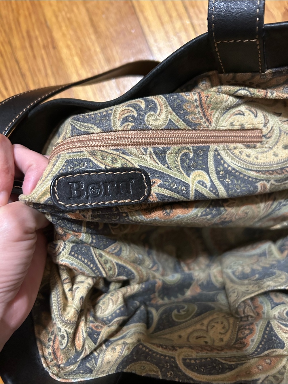 Born Women's Black Smooth Leather Large Shoulder Bag Paisley Lined - Picture 7 of 12